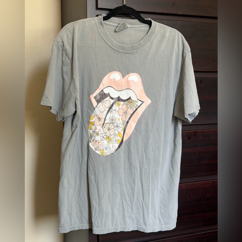 Comfort Colors Gray Short Sleeve Tee with Floral Tongue Graphic
